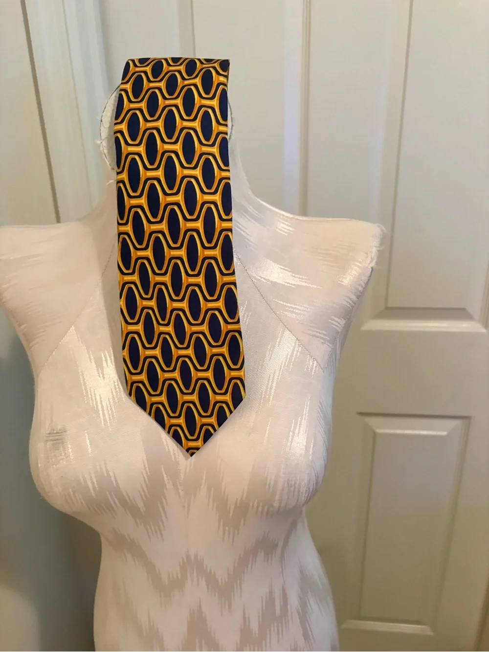 Gucci red New signature print Silk Tie $275 vintage